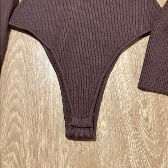 JLUXLABEL Brown Turtleneck Sweater with Knit Texture - Picture 3 of 4